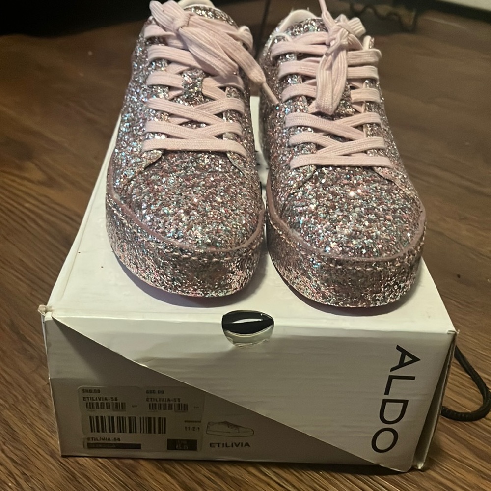 Super sparkly gorgeous brand new with box only ever tried on in the store